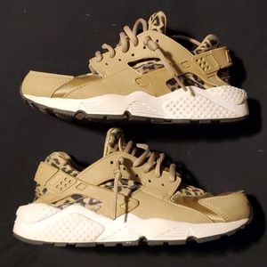 Women's Nike Huarache Shoes